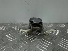 Петля двери передняя правая Mazda 3 BK