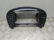 Рамка магнитолы Nissan Juke F15