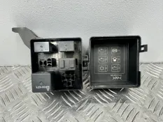 Блок предохранителей Mitsubishi Pajero V90