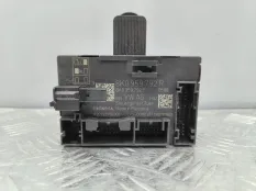 Блок управления дверьми передний правый Audi A4 B8