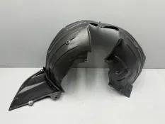 Подкрылок передний правый Mazda 3 BP