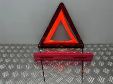 Знак аварийной остановки Audi A4 B9