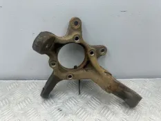 Кулак передний левый Suzuki Grand Vitara TD