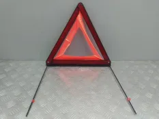 Знак аварийной остановки Mercedes CLA C117