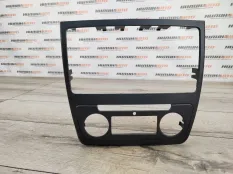 Рамка магнитолы Skoda Yeti 2011 5L0858069H1QB 5L 1.8 TFSI CDAA