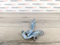Петля капота Mazda 3 BK 2008 B32H52420A 1.6 Z6, левая