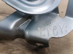 Петля капота Mazda 3 BK 2008 B32H52410A 1.6 Z6, правая