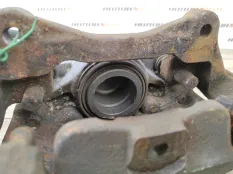 Суппорт тормозной AUDI Q5 8K0615124D, передний правый