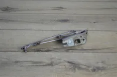 Петля крышки багажника Audi A6 C6 2007 4F5827301D СЕДАН 4F2 2.0 BPJ