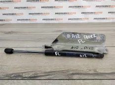 Петля капота Land Rover Freelander 2 2007 LR001565 2.2 224DT, левая