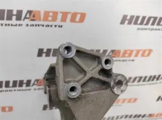 Кронштейн генератора Volkswagen Passat B6 2007 06F903143F УНИВЕРСАЛ 3C5 2.0 BVY