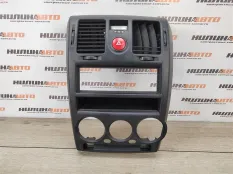 Дефлектор в торпедо центральный Hyundai Getz 2007 974101C000 1.4 G4EE