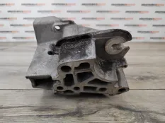 Кронштейн двигателя Land Rover Freelander 2 2010 LR001216 2.2 224DT, правый