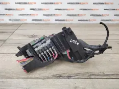 Блок предохранителей под капот Land Rover Freelander 2 2007 LR012144 2.2 224DT