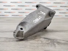Кронштейн двигателя Mercedes W204 2010 A2712232304 УНИВЕРСАЛ 1.8 271.860, правый