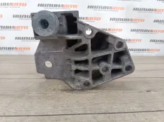 Кронштейн двигателя Land Rover Freelander 2 2008 LR004510 2.2 224DT, правый