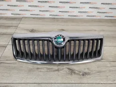 Решетка радиатора Skoda Octavia A5 2010 1Z0853668A9B9 1.8 TFSI CDAA