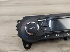 Блок управления печкой Ford Focus 3 2011 1740456 CB8 1.6 PNDA