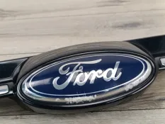 Решетка радиатора Ford Focus 3 2011 2049686 CB8 1.6 PNDA
