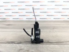 Насос омывателя стекла Ford Focus 3 2011 2205506 CB8 1.6 PNDA