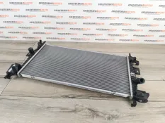 Радиатор охлаждения Ford Focus 3 2011 1727475 CB8 1.6 PNDA