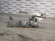 Петля капота Mercedes W203 2002 A2038800328 УНИВЕРСАЛ 2.2 CDI 611.962, левая