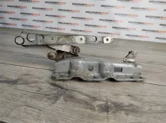 Петля капота Mercedes W203 2002 A2038800428 УНИВЕРСАЛ 2.2 CDI 611.962, правая