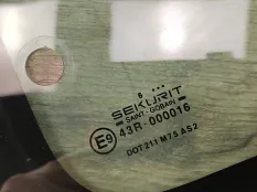 Стекло глухое кузова Citroen Berlingo M59 2006 8569W5 ФУРГОН ПАССАЖИРСКИЙ M59 1.6 9HW(DV6BTED4), заднее левое