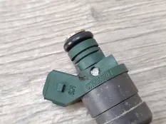 Форсунка бензин VOLKSWAGEN Golf 4 1999 037906031AA ХЭТЧБЕК 1J1 1.6 AEH