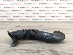 Патрубок воздушного фильтра Suzuki SX4 2009 1376679J00 YA21S 1.6 M16A