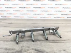 Рампа топливная Suzuki SX4 2009 1573086G00 YA21S 1.6 M16A