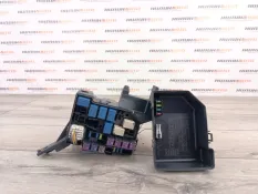 Блок предохранителей Suzuki SX4 2009 3661052L01 YA21S 1.6 M16A