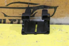 Кронштейн форсунки омывателя передний левый Lexus