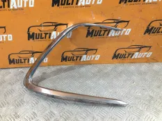 Молдинг бампера передний правый Toyota Camry 70