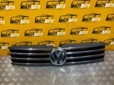 Решетка радиатора Volkswagen Touareg 2 2014-2018