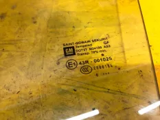 Стекло двери переднее левое Opel Vectra C