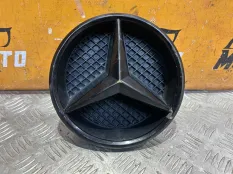 Эмблема решетки радиатора передняя Mercedes ML