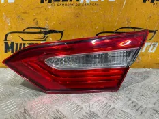 Фонарь внутренний правый Toyota Camry 70 A25AFKS