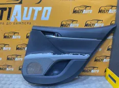 Обшивка двери задняя правая Toyota Camry 70