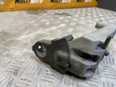 Кронштейн АКПП задний Toyota Camry 70 A25AFKS 2.5L