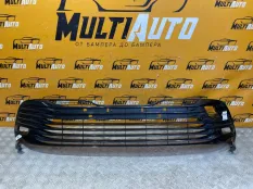 Решетка в бампер передняя Toyota Camry 70