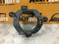 Кронштейн противотуманной фары передний правый