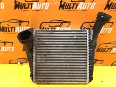 Интеркулер передний правый Volkswagen Touareg 2