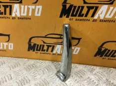 Хром решетки радиатора передний левый Toyota