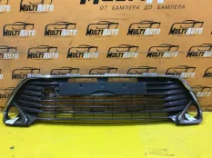 Решетка в бампер передняя Toyota Camry 55