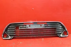 Решетка в бампер передняя Toyota Camry 55