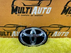 Эмблема решетки радиатора передняя Toyota Camry 70