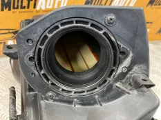 Корпус воздушного фильтра правый Land Rover