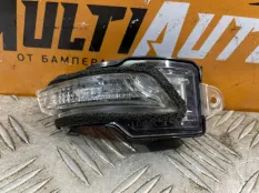 Повторитель поворота зеркало передний правый Lexus