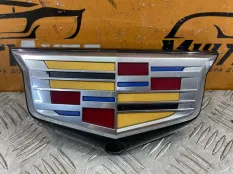 Эмблема решетки радиатора Cadillac XT5 1 2016-